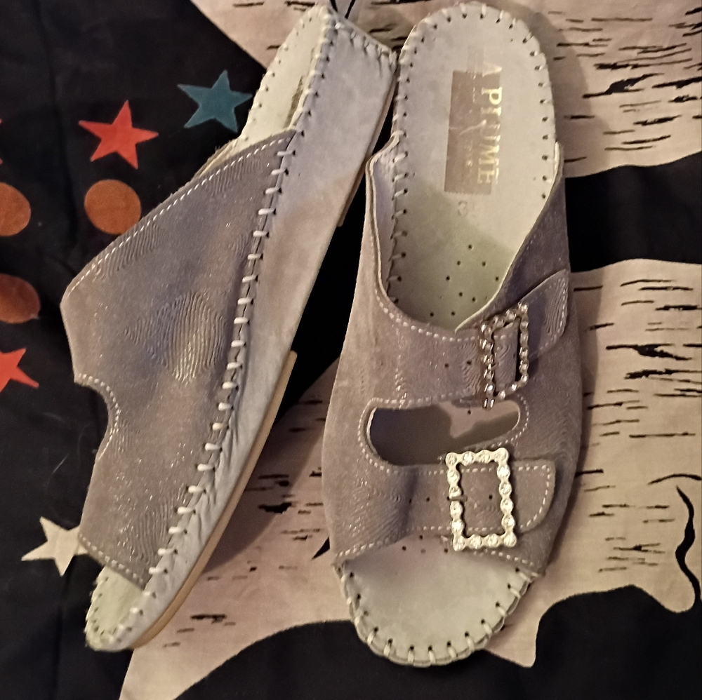 ❤️Womens LA PLUME Gray Suede Rhinestone Buckle Sandals Shoes 39 / 9